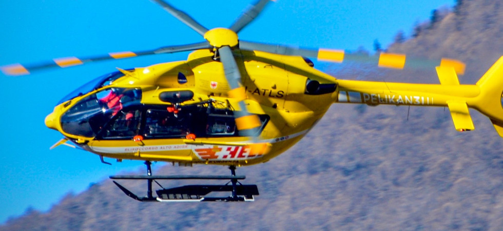 Incidente sul lavoro, un operaio trentino colpito da una scarica da 10mila volt: elitrasportato in ospedale